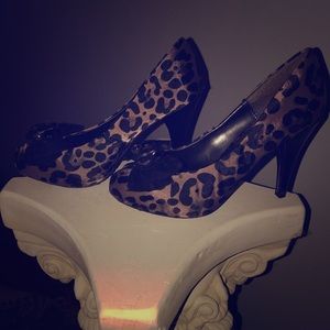 Gray leopard print heels